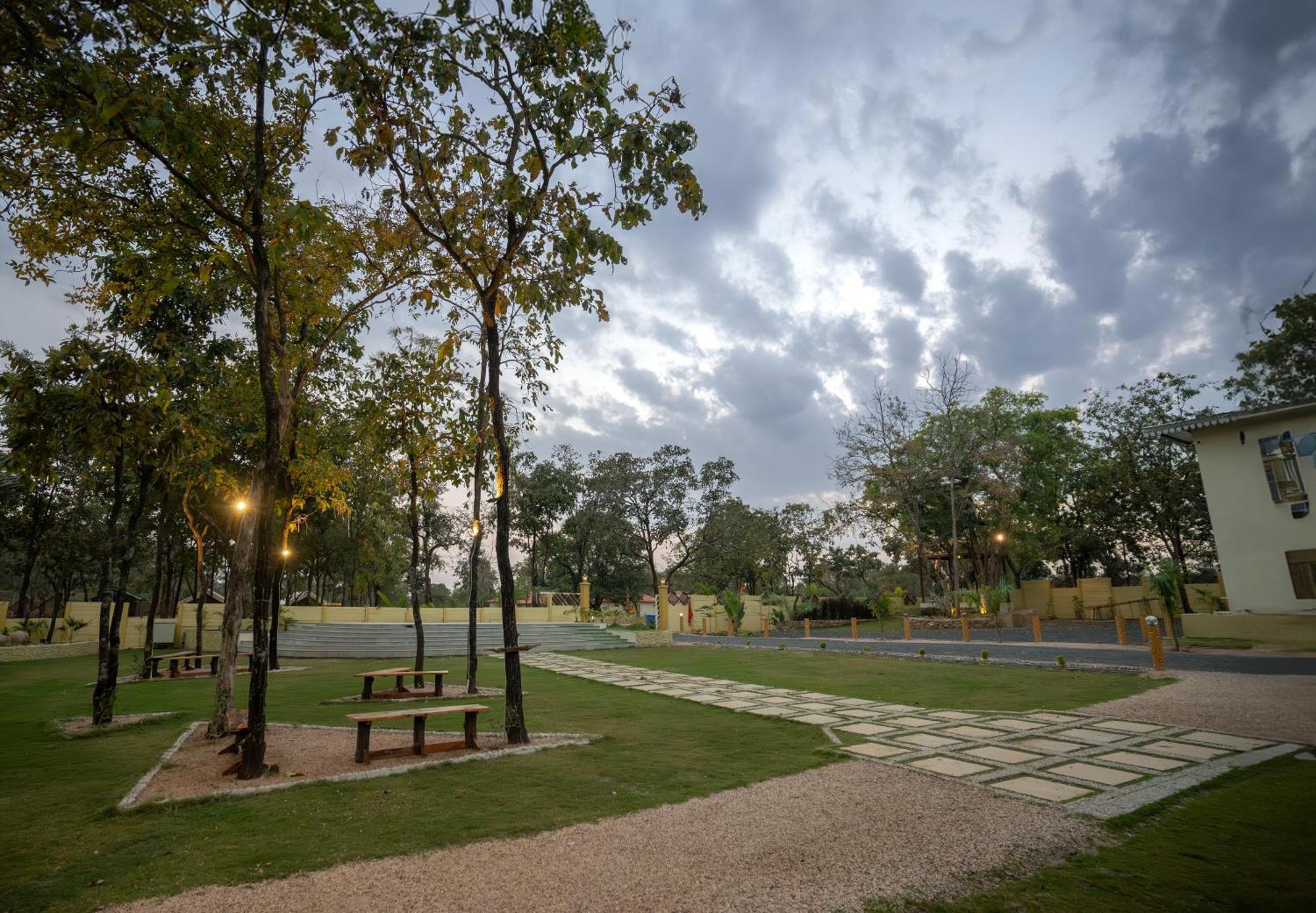 Palash The Jungle Resort Gondia Екстер'єр фото
